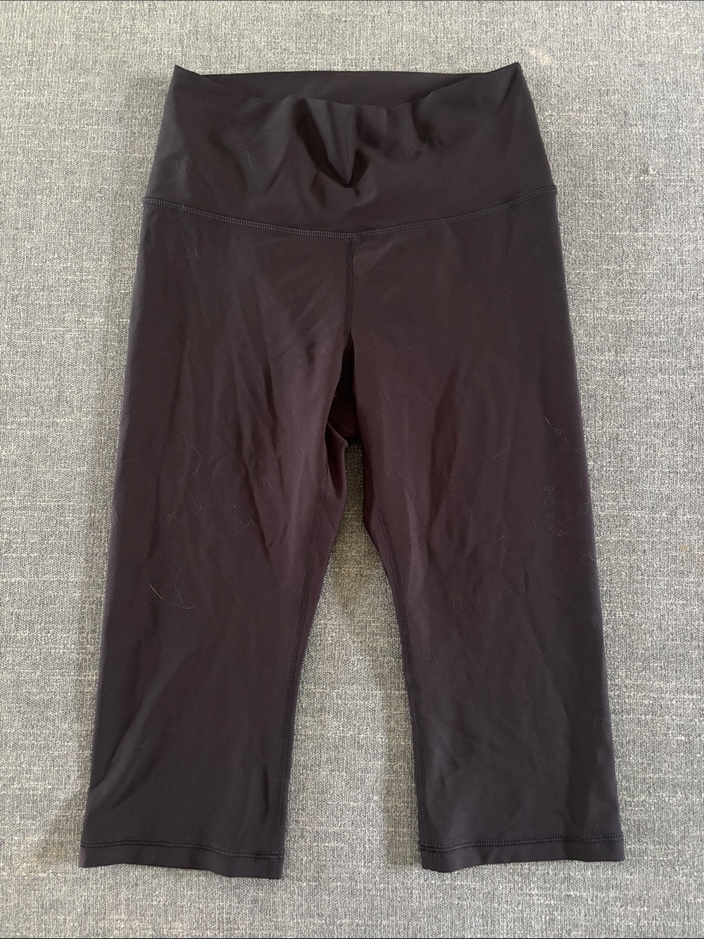 Black High-Waist' Active Capri Leggings